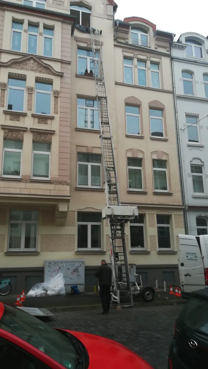 DMHANDEL GmbH Umzugsservice mit Möbellift Umzugsfirma Hannover.