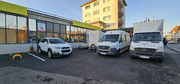 MACINIC RUND ums HAUS